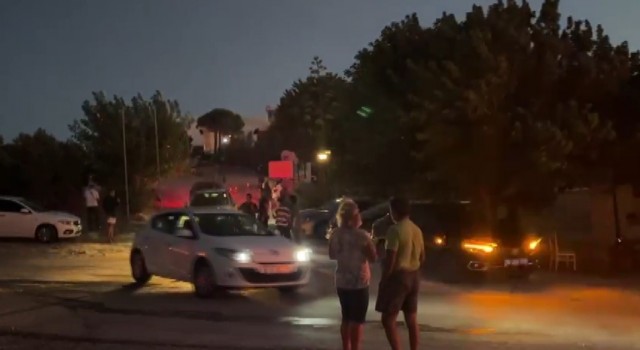 Çeşmede yangın sebebiyle 2 site boşaltıldı