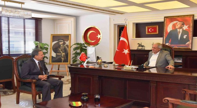 Cezaevi Müdürü Aytuttudan Başkan Bakkalcıoğluna veda ziyareti