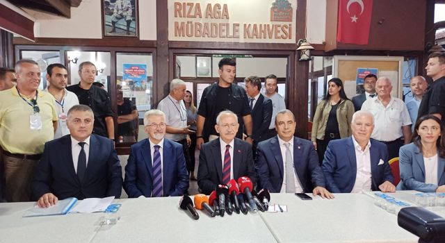 CHP Genel Lideri Kemal Kılıçdaroğlu, muhtarlar ve vatandaşlarla buluştu