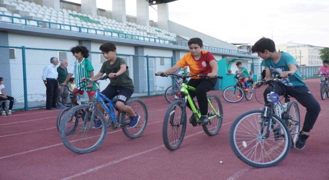 Çivrilde Yaz Spor Okulları çocuk ve gençlerle buluştu