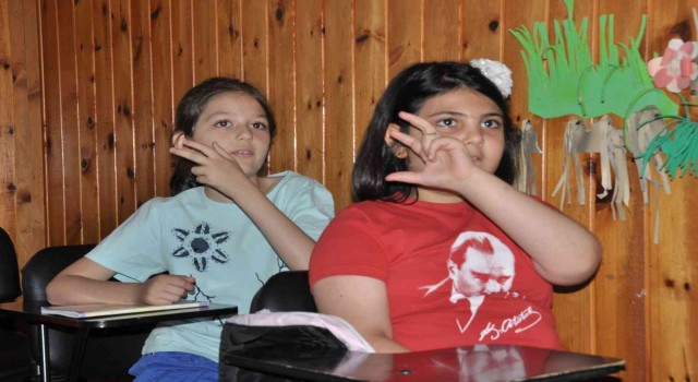 Çocuklardan işaret dili kursuna yoğun ilgi