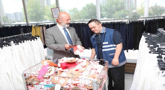 Çocukların bayramlıkları yine Kocasinan Belediyesinden