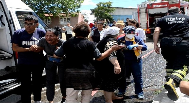 Çorluda acı olay: Yanan evlerine hüngür hüngür ağladılar
