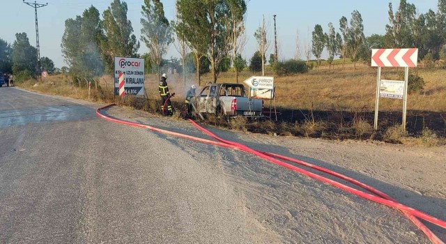 Çorluda arızalanan araç alev aldı