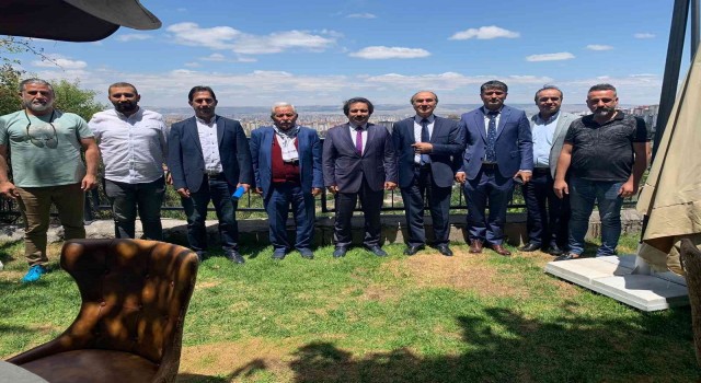 Cumhurbaşkanı Başdanışmanı Küçükyılmaz Kayseride gazete sahipleriyle buluştu