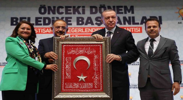 Cumhurbaşkanı Erdoğan: “Bu seçim kırgınlıkla, nefsaniyetle hareket edilecek bir seçim değildir