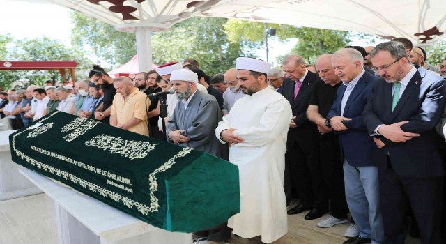 Cumhurbaşkanı Erdoğan trafik kazasında hayatını kaybeden Hacı Nimet Kayanın cenaze törenine katıldı