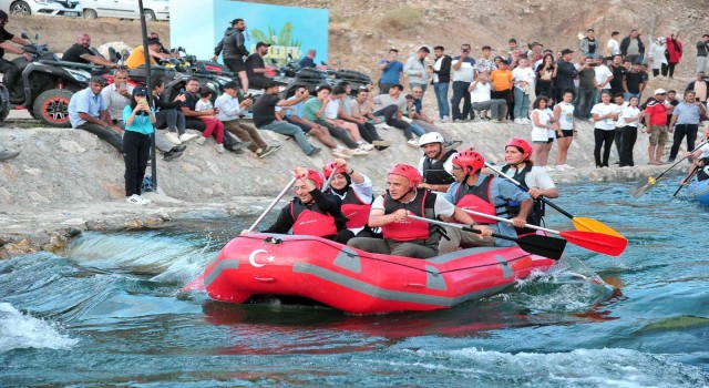 Cumhurbaşkanı Yardımcısı Oktay ve Bakan Kirişci, Yozgatta rafting yaptı