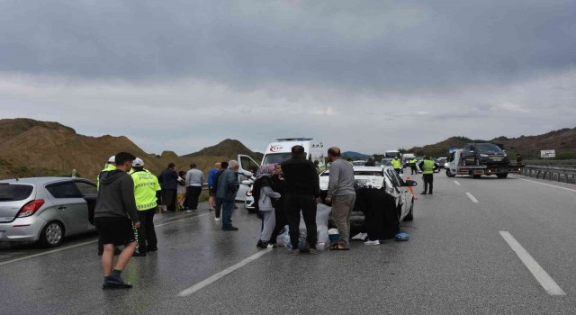 D100de 6 araç birbirine girdi: 5 yaralı