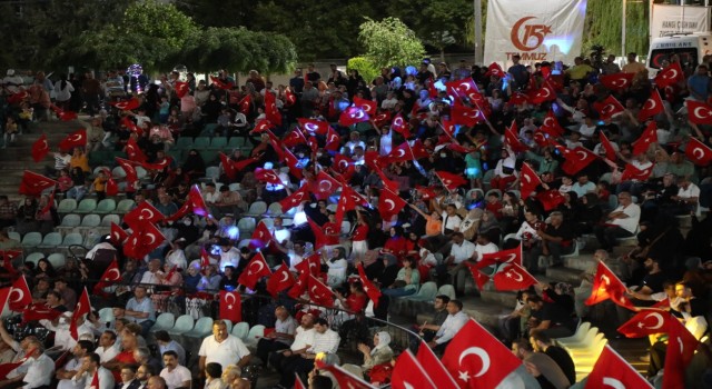 Darıca Belediye Başkanı Muzaffer Bıyık: Ne kadar uğraşırlarsa uğraşsınlar bayrağımızı indiremeyecekler