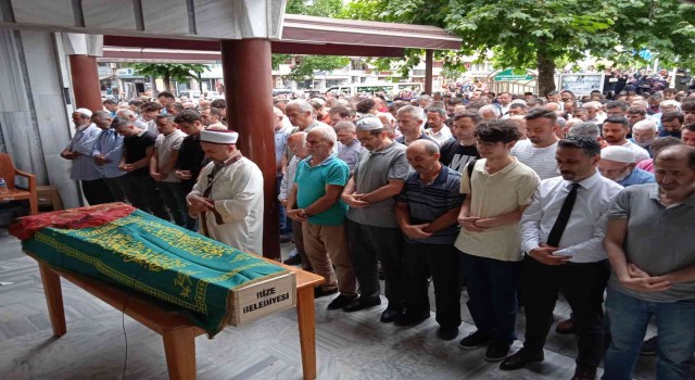 Denizde boğulan genç kız son yolculuğuna uğurlandı