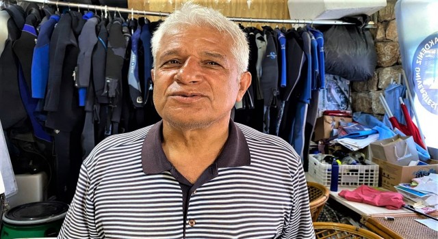 Denizlerin çöpçüsü olarak bilinen 1,5 metrelik boz camgöz köpek balığı kıyıya vurdu