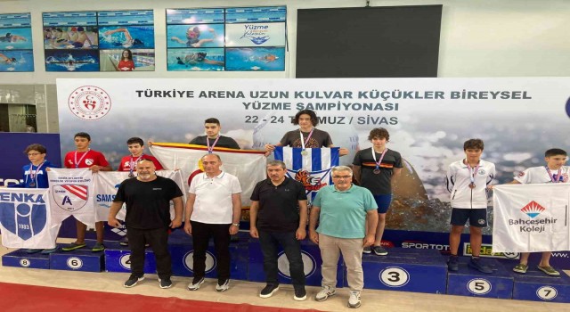 Denizlili yüzücüler Sivasta madalyaları topladı