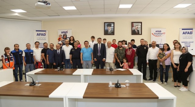 Deprem Anı Tatbikatında hediyeler verildi