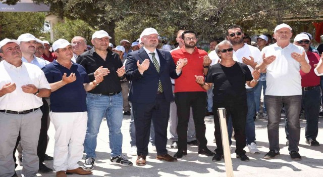 Depremde zarar gören caminin temeli dualarla atıldı