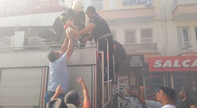 Didimdeki apartman yangını korkuttu