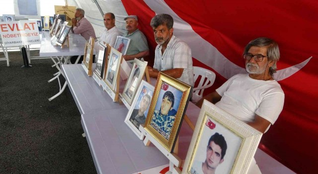 Diyarbakırda aileler bin 61 gündür evlat nöbetinde