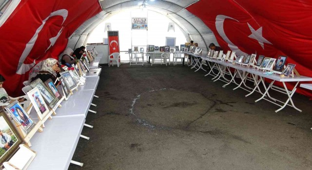 Diyarbakırda ailelerin direnişi bin 44üncü gününde