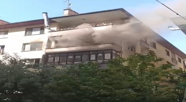 Diyarbakırda bir apartmanın 3üncü katında yangın