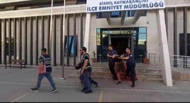 Diyarbakırda çocuğu darp edip gasp yapan şüpheliler tutuklandı