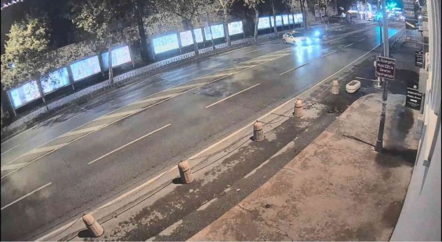 Dolmabahçede feci kaza kamerada: Motosikletli metrelerce sürüklendi