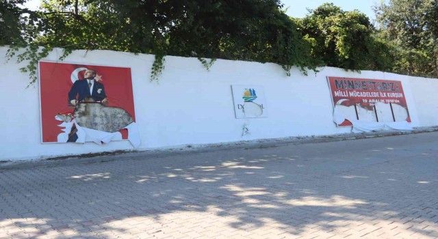 Dörtyolda Milli Mücadele kahramanlarının resimleri tahrip edildi