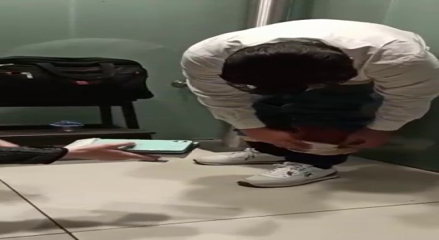 Dubaiden gelen yolcunun pantolonundan 50 adet cep telefonu çıktı