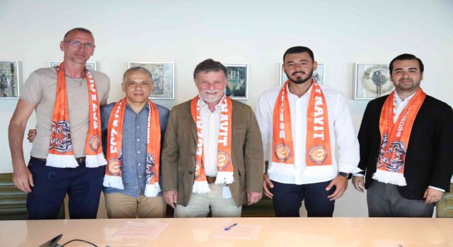 Eczacıbaşı altyapısına iki yeni isim