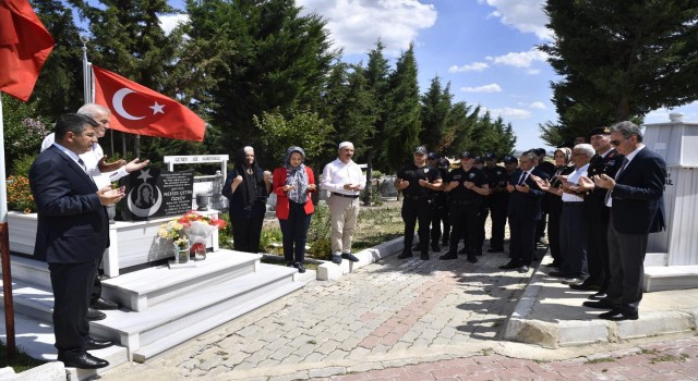 Edirne Valisi Kırbıyık, şehit polislerin kabri başında dua etti