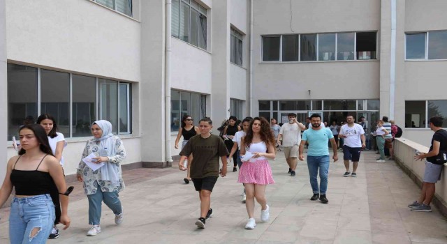 Edirnede bazı adaylar dakikalar kala sınava yetişti