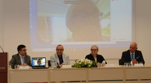 Eğitim Fakültesinin 40ıncı yılı söyleşi ile kutlandı