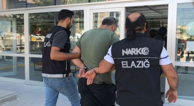 Elazığda ayakkabı içerisine uyuşturucu saklayan 2 şüpheli tutuklandı