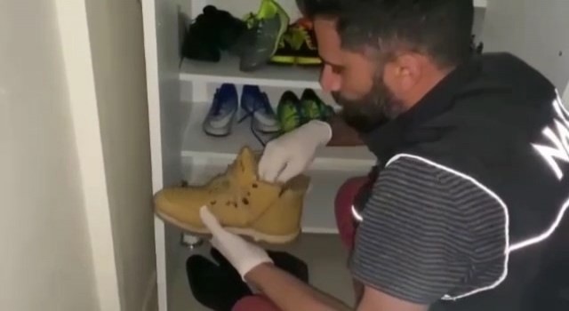 Elazığda ayakkabı içerisine zulalanmış uyuşturucu ele geçirildi: 2 gözaltı