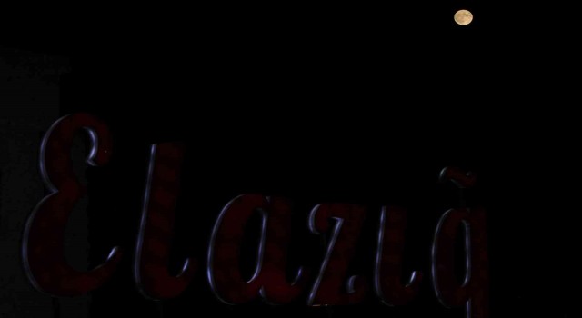 Elazığda kartpostallık Süper Ay manzarası