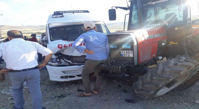 Elazığda trafik kazası: 2 yaralı