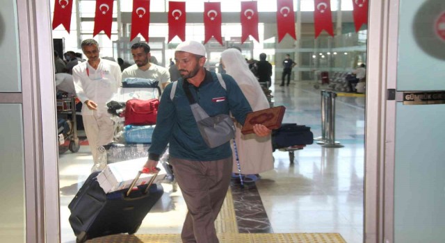 Elazığın ilk hacı kafilesi kutsal topraklardan döndü