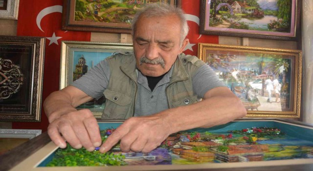 Emekli öğretmendi, şimdi rölyef ustası oldu