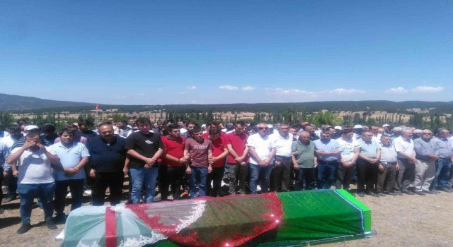 Emette trafik kazasında hayatını kaybeden genç kız toprağa verildi