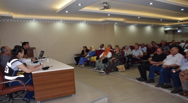 Emniyetten muhtarlara ‘hırsızlık ve ‘dolandırıcılık bilgilendirme toplantısı