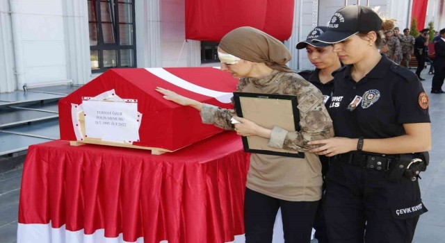 En acı an: Yaralı halde polis eşinin cenazesine katıldı