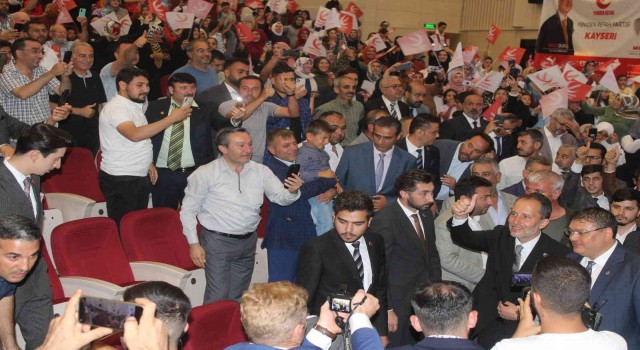 Erbakan: CHPli belediyeler yüzünden büyükşehir denilince akla üç şey gelmeye başladı: çöp, çamur, çukur