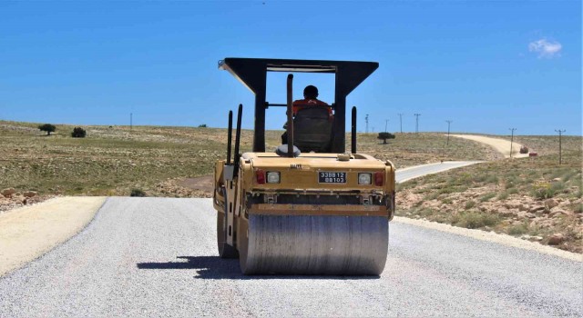 Erdemlinin kırsal mahallelerinde asfalt çalışmaları sürüyor