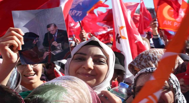Erdoğanın 2016 yılında evine gittiği genç kız 6 yıl sonra yine alanda
