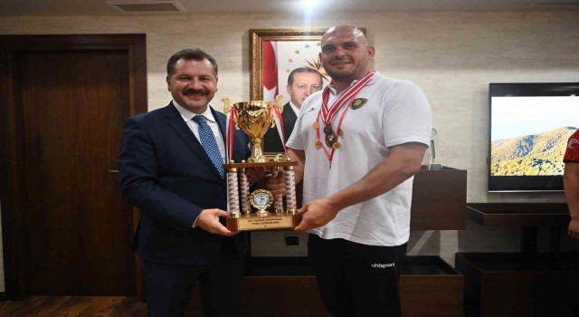 Ertuğrul Dağdeviren: “Kurtdereli Güreşlerinde altın kemeri Balıkesirden dışarıya çıkarmayacağız”