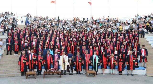 ERÜ Hukuk Fakültesi 15. dönem mezunlarını verdi