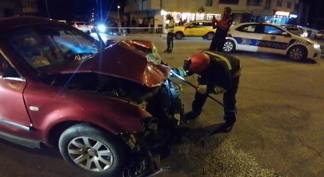 Erzincanda iki aracın çarpışması sonucu 4 kişi yaralandı