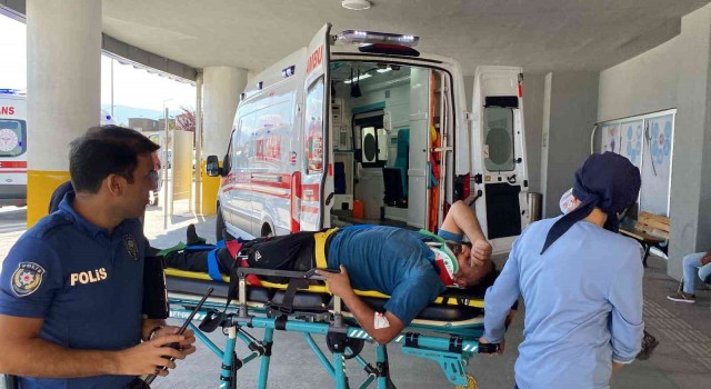 Erzincanda iki tır çarpıştı: 2 yaralı