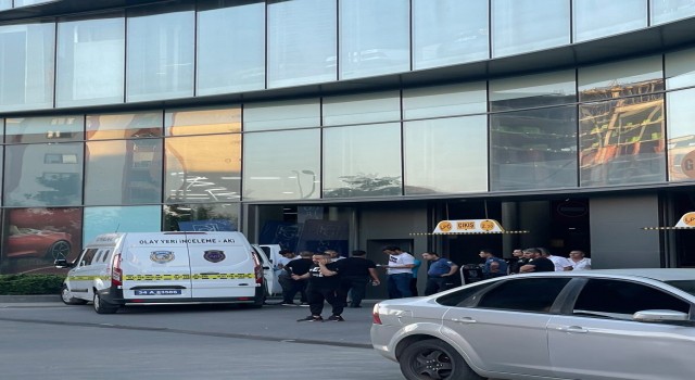 Esenyurtta iş yerini bastı canından oldu