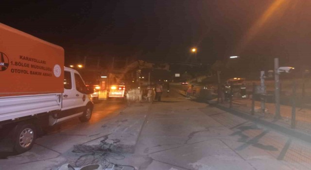 Esenyurtta servis minibüsü gişelere çarptı, 1i ağır 7 kişi yaralandı