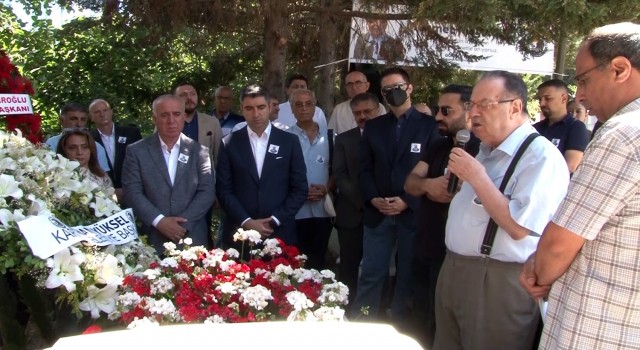 Eski Bakan Mehmet Moğultay mezarı başında anıldı